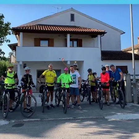 Aleksandar 아파트 *